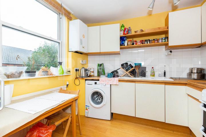 Close to an abundance of amenities on Holloway Road and Archway Station Tollington Way, Holloway